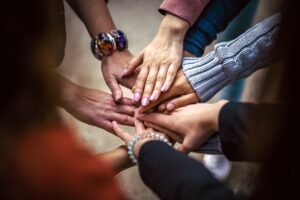 学校の人間関係に悩むあなたへ、LINE相談が無料でできる方法は？