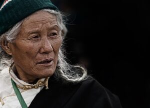 女性の人付き合いに関する悩みを解決する方法は？
