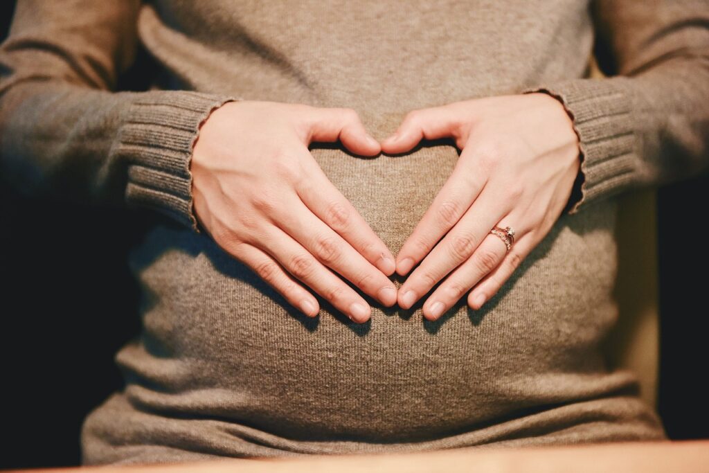 女性の対人関係に疲れた時の相談先はどこ？